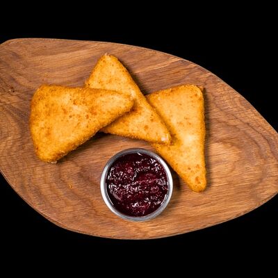 Сулугуни жареный в Beer & Fire Grill по цене 647 ₽