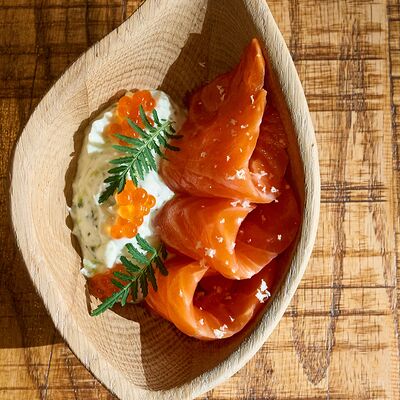 Карельская форель, южный соус, икра в Айна по цене 1250 ₽