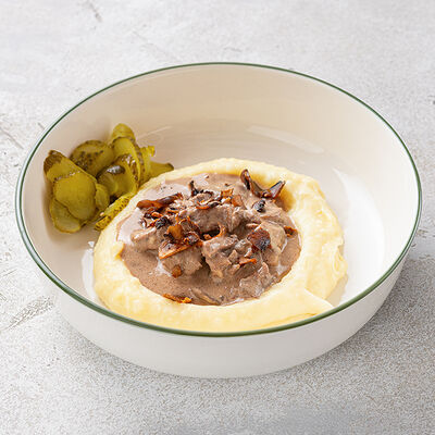 Бефстроганов с картофельным пюре в Шоколадница по цене 650 ₽