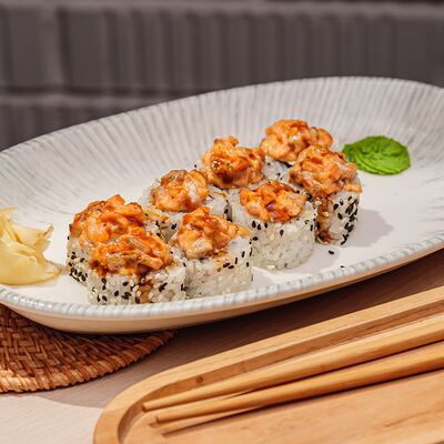 Запечённый ролл с лососем в УРМАН кафе по цене 825 ₽