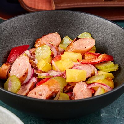 Салат Баварский с куриными колбасками в ЕрмолаевЪ Генштаб по цене 450 ₽