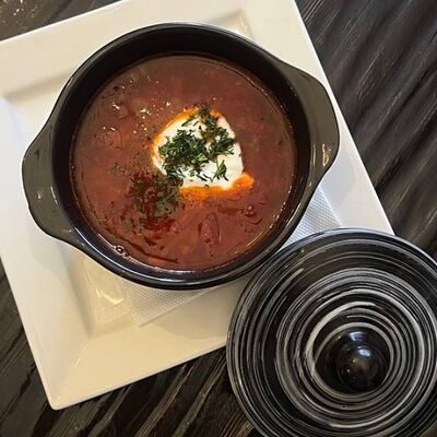 Борщ с филе птицы со сметаной в Длинный нос по цене 210 ₽