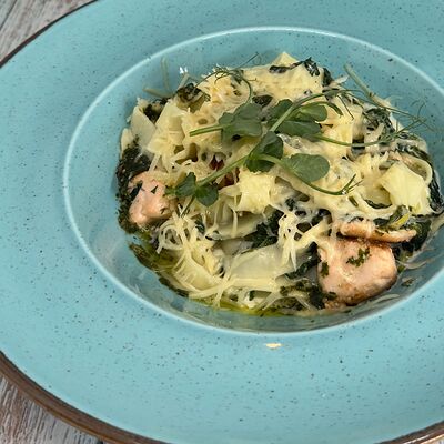 Феттуччине с лососем и шпинатом в Сова по цене 795 ₽