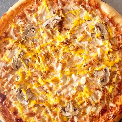Пицца с курицей и грибами в Шашлычная Одил по цене 1000 ₽