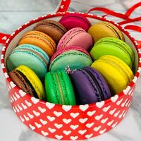 Пирожные Макарон в подарочной упаковке в Bottoni macaron