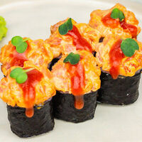 Ролл тар-тар с лососем в Луиджи & Тосё