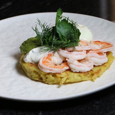 Картофельный драник с креветкойв Дебют по цене 930 ₽