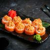 Ролл саке Тигровая креветка и лосось в Fast Япония Premium Sushi по цене 552