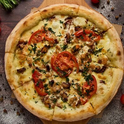 Пицца Морской коктейльв Rozanna по цене 815 ₽