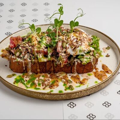 Тост с тунцом, рикоттой и медово-горчичным соусом в Selfish по цене 870 ₽