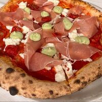 Пицца Гурмэ с прошутто в Mama Roma