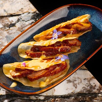 Тако с уткой по-пекинскив Hookah Place по цене 800 ₽