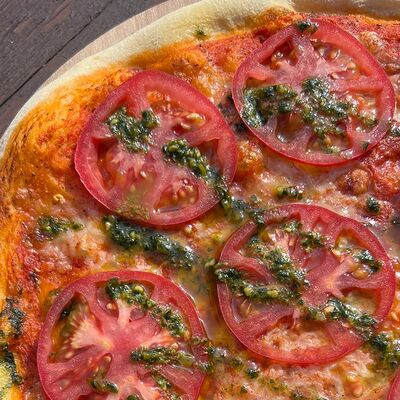 Пицца с помидорами и моцареллой в Старый город по цене 580