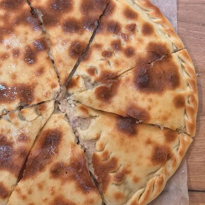 Пирог с куриным филе в Ирбис по цене 510