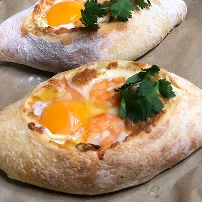 Хачапури с креветками и кинзой в Мангал House по цене 540 ₽