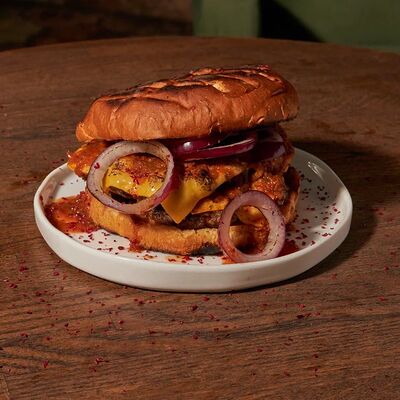 Бургер с огня в Rossa presnya по цене 1100 ₽