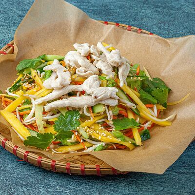 Салат Ном Соаи Га в Вьет Кук по цене 440 ₽