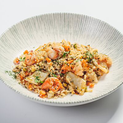Рис с морепродуктами в азиатском стиле в УРМАН кафе по цене 645 ₽