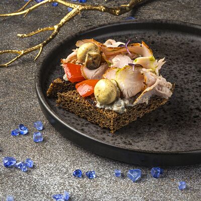 Изиброд с пастрами из индейки и трюф. соусом в Изи Паб по цене 445 ₽