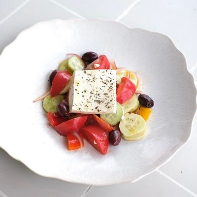 Салат Греческий с маринованным тофу в Кукумбер по цене 690