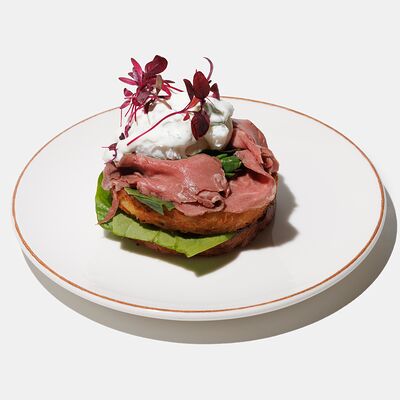 Картофельные оладьи с яйцом пашот, шпинатом и соусом дзадзыки в Эхо по цене 850 ₽