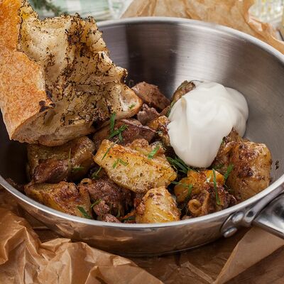 Печень куриная с картофелем на сковородке в Кукумбер по цене 390