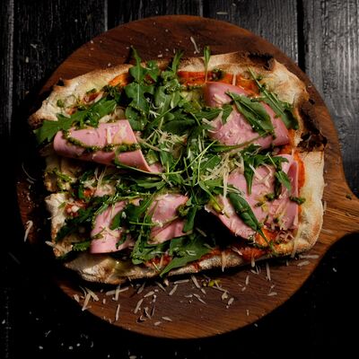 Римская пицца мортаделла с руколой в Крафтер по цене 1000 ₽