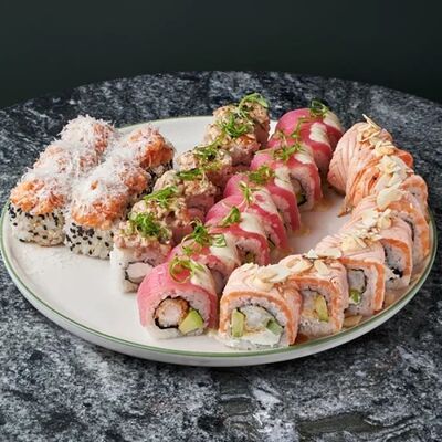 С роллами №1 в Суши в бутылке по цене 2700 ₽