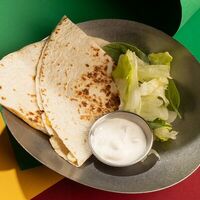 Кесадилья с цыпленком в Lars Vegans