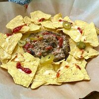 Чипсы начос с мясом и 2 соуса на выбор в Мексиканская кухня Altaco