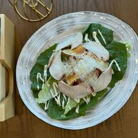 Цезарь с куриным филе в Kitchen & Bar Corner