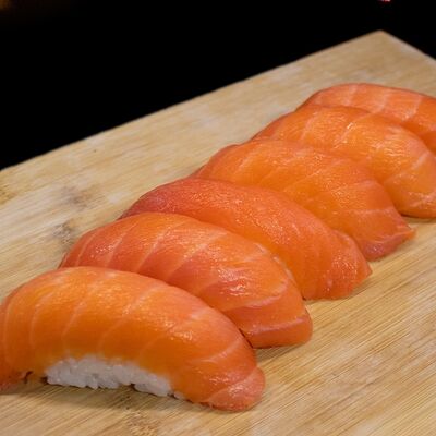 Суши Форель в Krakenssushi по цене 700 ₽