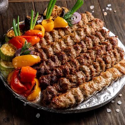 Ассорти из люля-кебаба с овощами в Шашлык Хаус GRILL&PIZZA по цене 6108 ₽