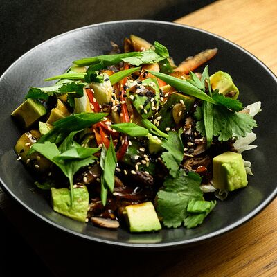 Салат с битыми огурцами и шиитаке в Rob roy bar по цене 350 ₽