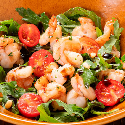 Салат с руколой и креветками в Колбасофф по цене 850 ₽