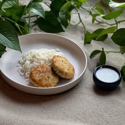 Детские котлетки из индейки, рис басмати, сливочный соус в Offshore по цене 290 ₽