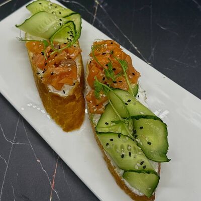 Брускетта с лососемв Кафе сон у моря по цене 500 ₽