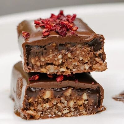 Батончик сникерс с малиной в SET по цене 340 ₽