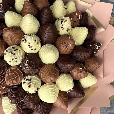 Букет из 41 клубникив Kissberry по цене 9600 ₽