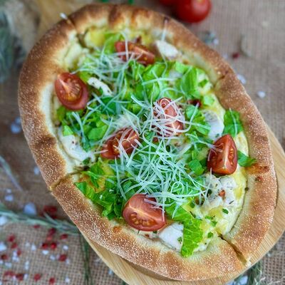 Пиццета Цезарь в Корпус О бар по цене 480 ₽