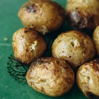 Картофель на мангале в Мацони