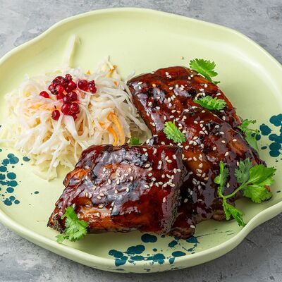 Свиные рёбра в соусе перечная кола в Jager restopub по цене 1020 ₽