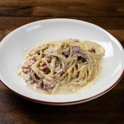 Спагетти Карбонара в John Gilroys по цене 850 ₽