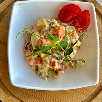 Салатик Оливьев Вкус кафе по цене 150 ₽
