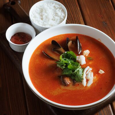 Суп Том ям с морепродуктами и грибами в Первый сырный бар Friends по цене 850 ₽