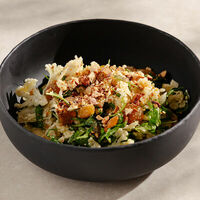 Салат из цветной капусты с хумусом в Grain