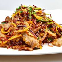 Жареная телятина с тмином, кунжутом и кинзой в остром соусе в Panda Express