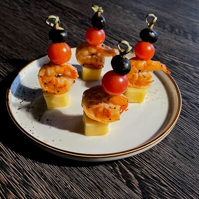 Канапе с креветкой 4 штуки в Бк первый по цене 600 ₽