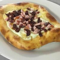 Аджарский хачапури с беконом и бастурмой в Кавказская кухня по домашнему