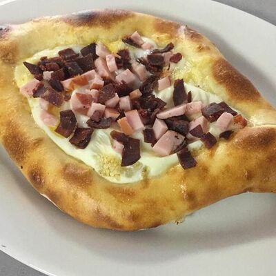 Аджарский хачапури с беконом и бастурмой в Кавказская кухня по домашнему по цене 300